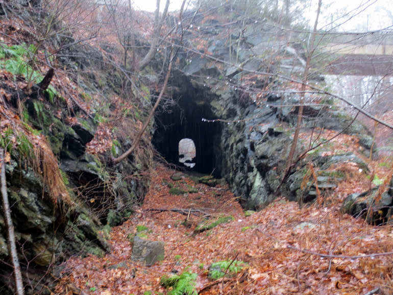 hawleyville rocktunnel 1